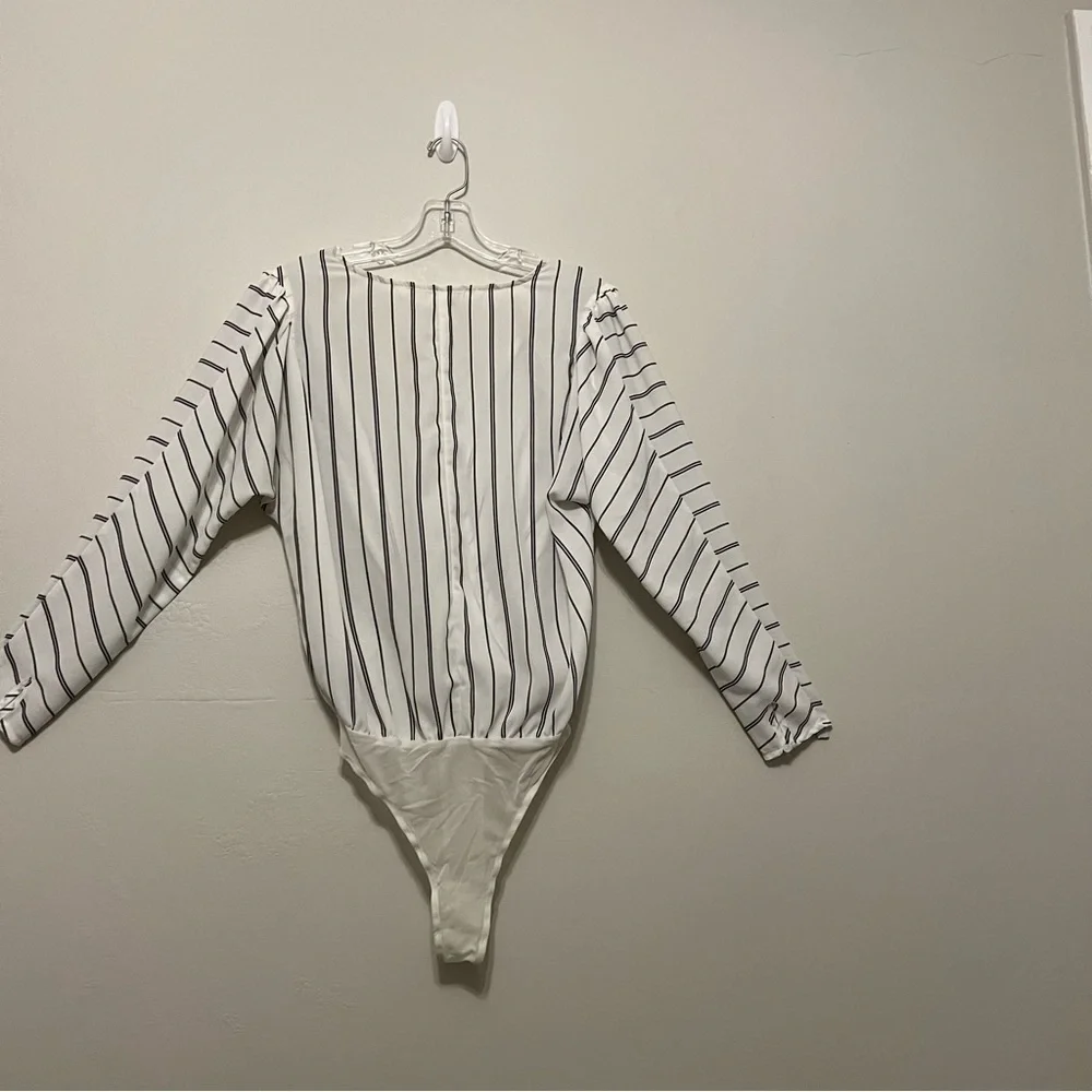 ASTR The Label‎ Women's Striped Wrap Front Bodysuit White Black Small